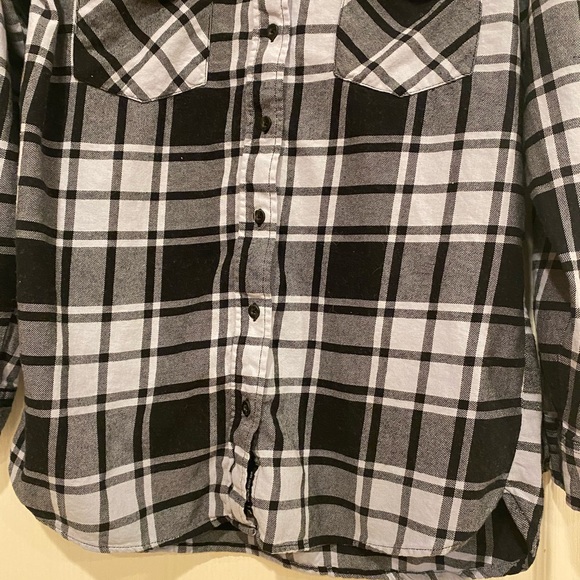 Women’s RSQ Long Sleeve Button Up Shirt Black/Bluish-Gray Size Medium Like New - Picture 4 of 11